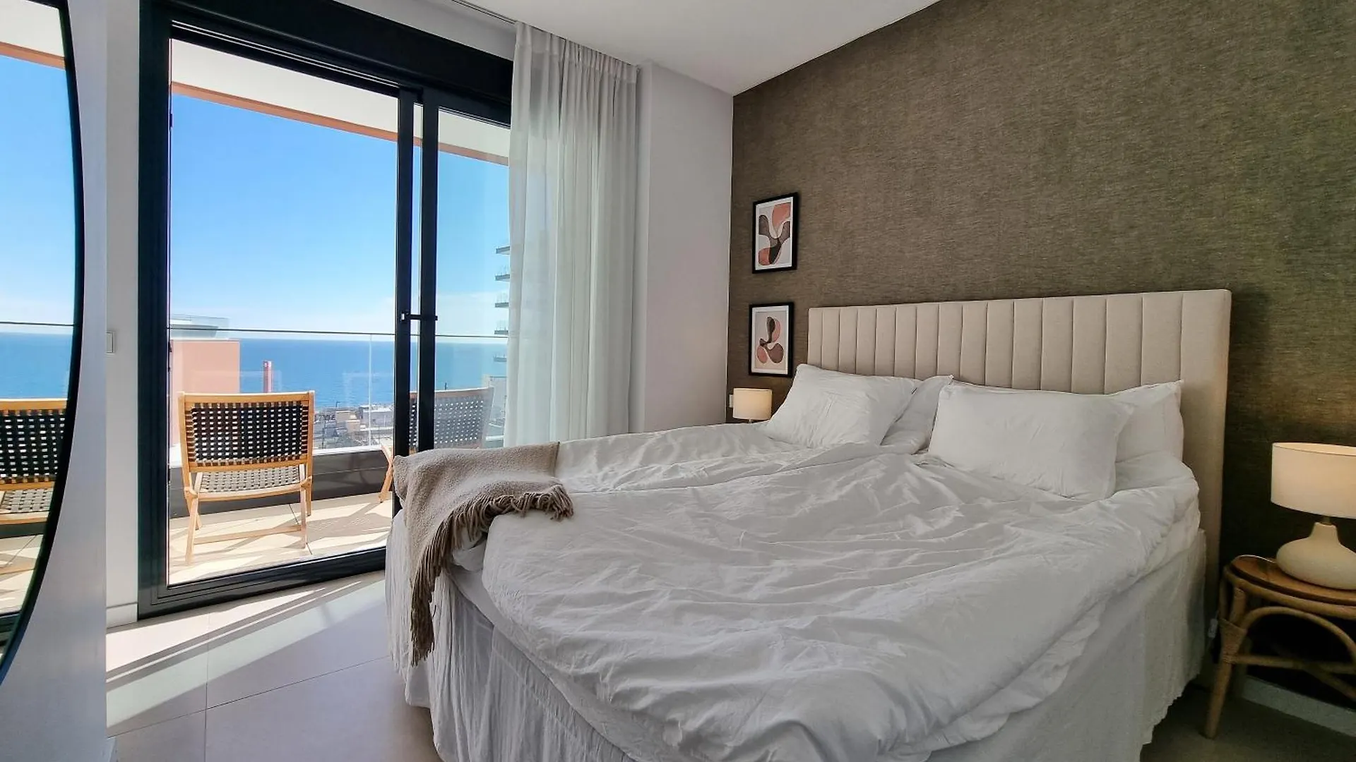 Beautiful Middel Views Apartment With Pool And Gym مالقة