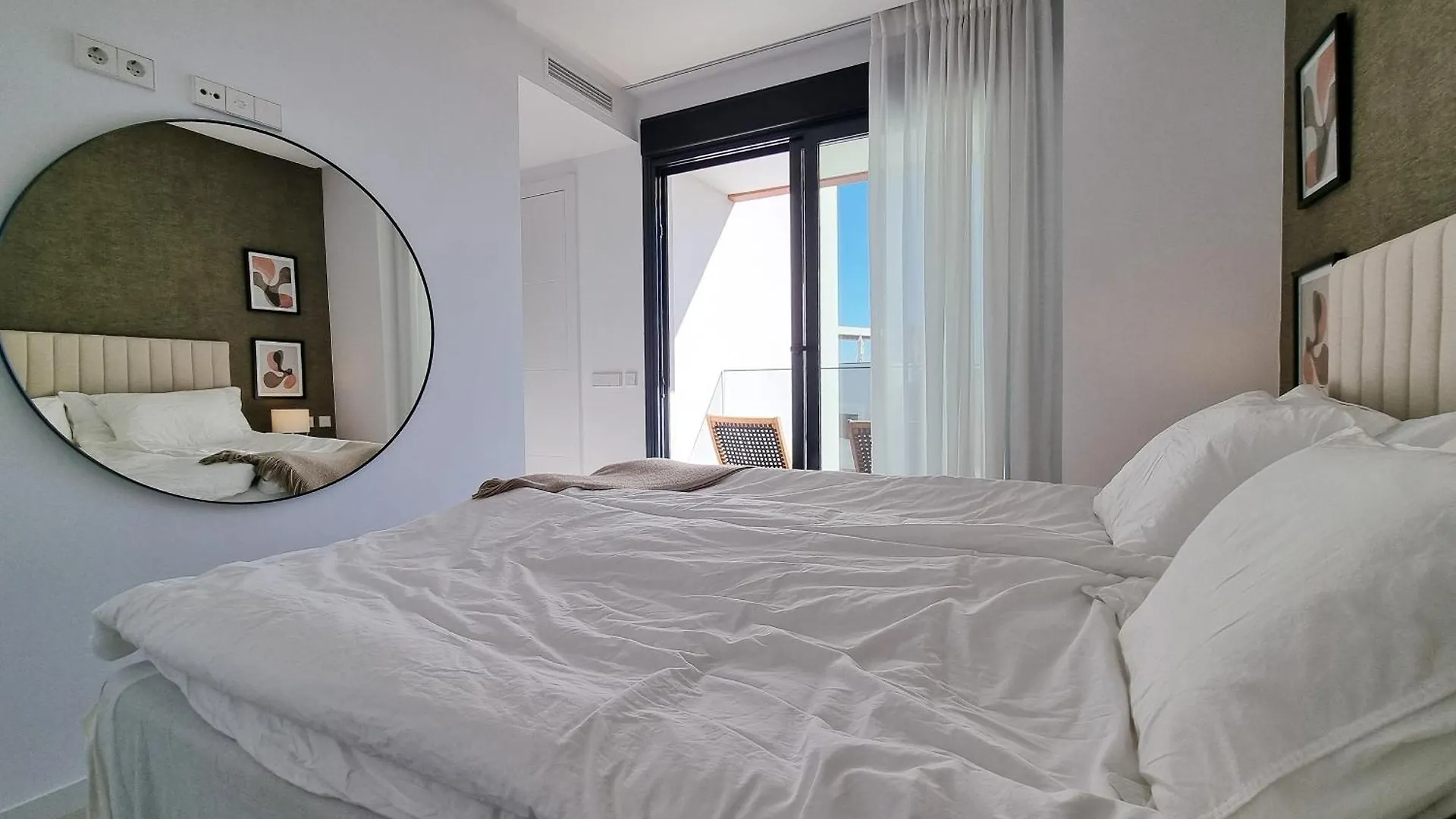Beautiful Middel Views Apartment With Pool And Gym مالقة