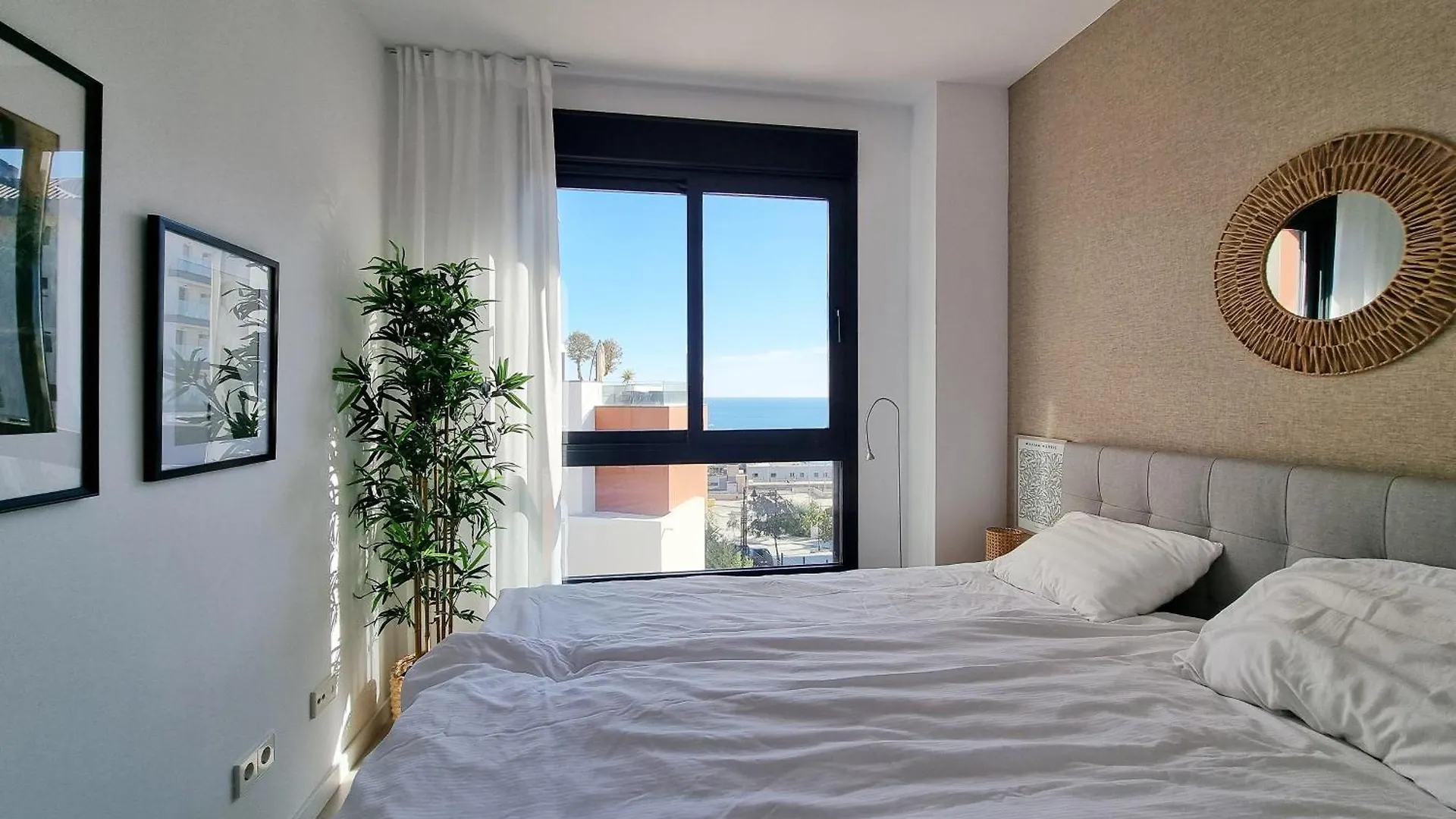 Beautiful Middel Views Apartment With Pool And Gym مالقة