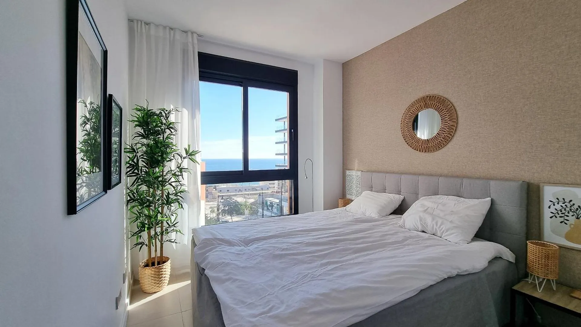 Beautiful Middel Views Apartment With Pool And Gym Málaga 0*,  Espanha
