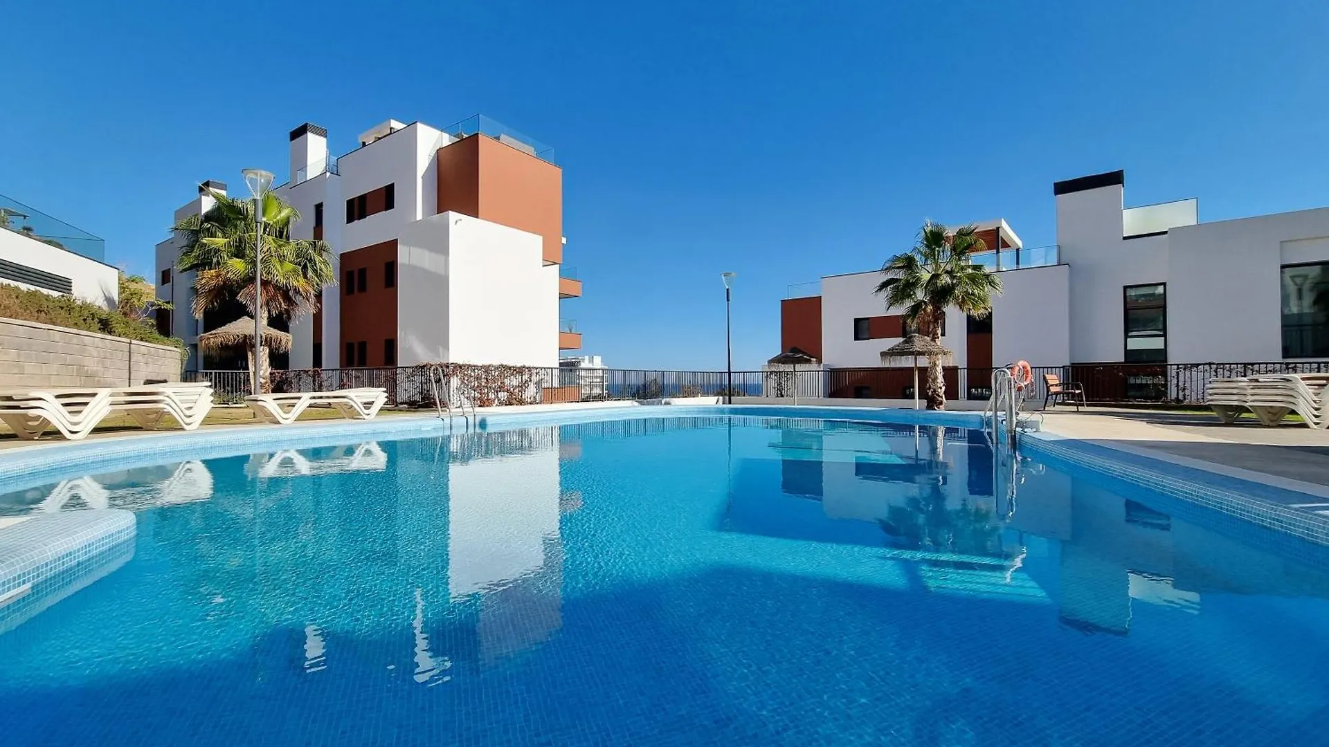 Beautiful Middel Views Apartment With Pool And Gym Málaga